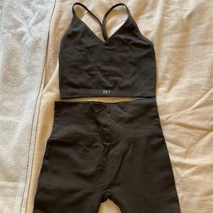 Set active top and leggings